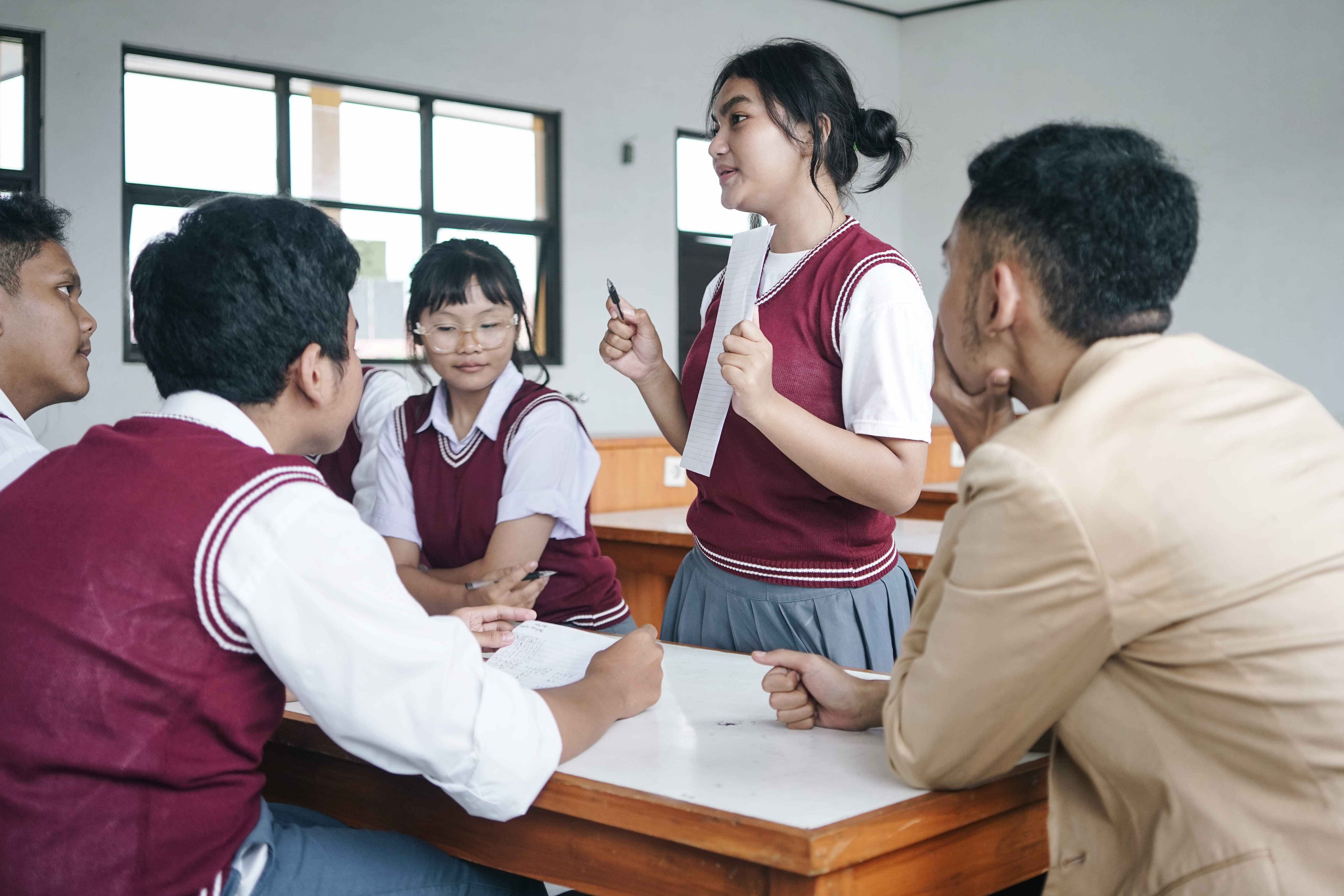 How to Introduce Yourself in English with Student Examples